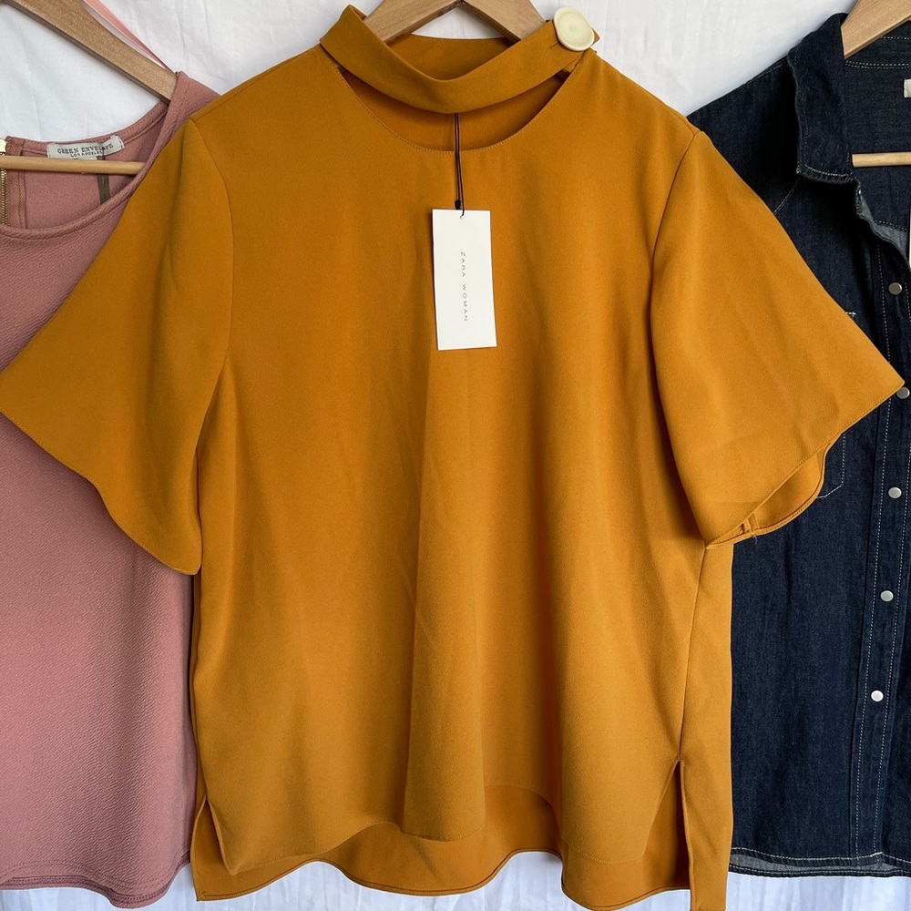 XL Golden Flowy Top